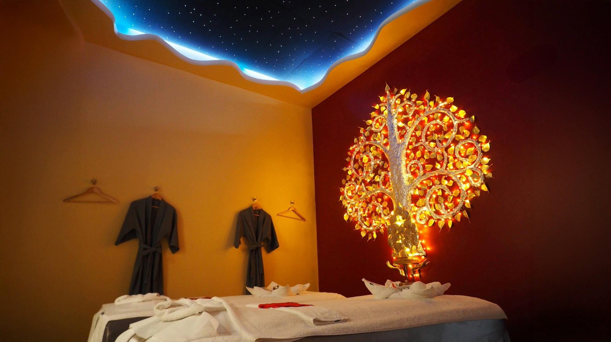 Chiva Raks couple room